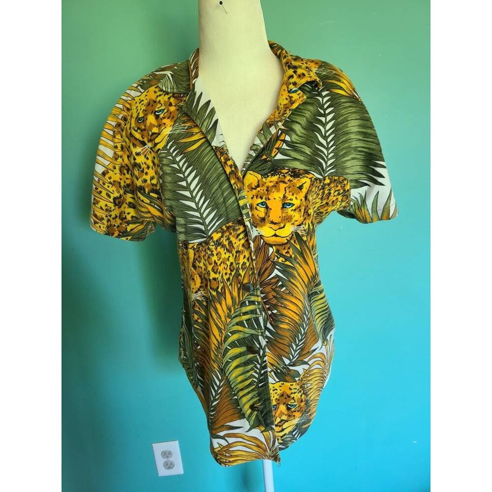 Women's Vintage 1980s Leopard Big Cat Print Button Down Short Sleeve Shirt